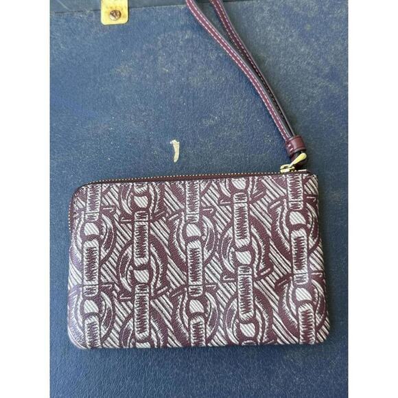 Coach wristlet burgundy chain pattern NWT - Picture 2 of 3